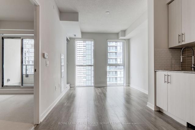 1816 - 4055 Parkside Village Dr, Condo with 2 bedrooms, 2 bathrooms and 1 parking in Mississauga ON | Image 2
