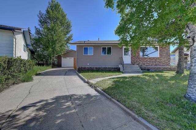 11437 96a Street, House detached with 3 bedrooms, 2 bathrooms and 5 parking in Grande Prairie AB | Image 2