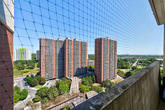 1911 - 5 Massey Sq, Condo with 2 bedrooms, 1 bathrooms and 0 parking in Toronto ON | Image 8