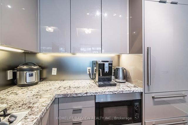820 - 29 Queens Quay E, Condo with 1 bedrooms, 2 bathrooms and 1 parking in Toronto ON | Image 2