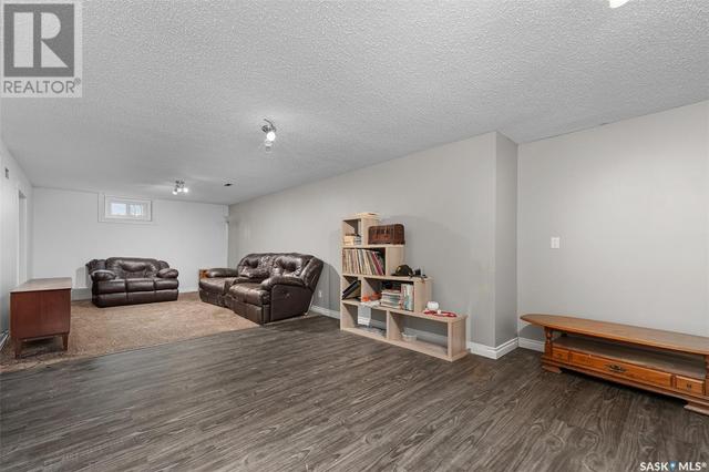 1213 Carleton Street, House detached with 5 bedrooms, 2 bathrooms and null parking in Moose Jaw SK | Image 15