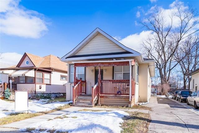 4756 Third Avenue, House detached with 3 bedrooms, 1 bathrooms and null parking in Niagara Falls ON | Image 2