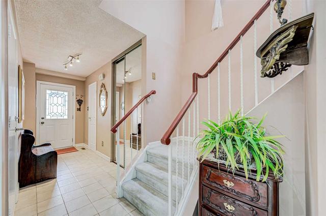 113 Lisa Cres, House detached with 3 bedrooms, 4 bathrooms and 5 parking in Vaughan ON | Image 7