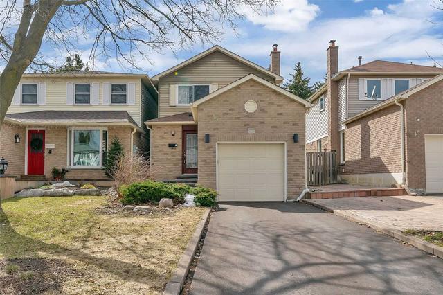 48 Raleigh Cres, House attached with 3 bedrooms, 2 bathrooms and 3 parking in Markham ON | Image 1