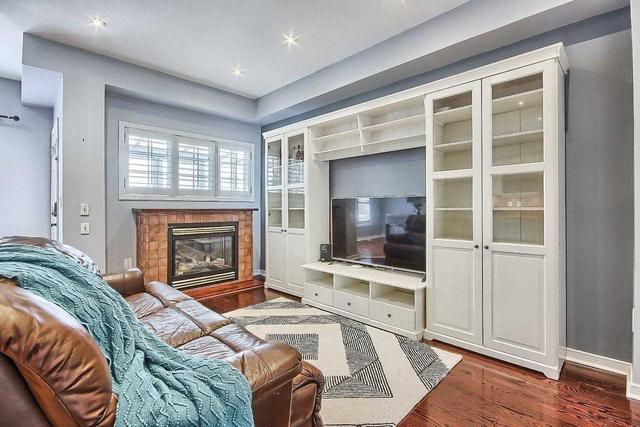 746 Bur Oak Ave, House attached with 3 bedrooms, 4 bathrooms and 4 parking in Markham ON | Image 7