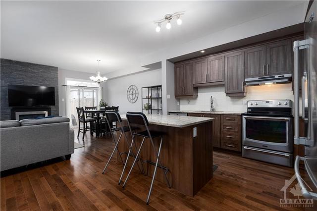 5 Lenore Street, Townhouse with 3 bedrooms, 3 bathrooms and 2 parking in Carleton Place ON | Image 3