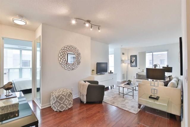 1802 - 8 Park Rd, Condo with 2 bedrooms, 2 bathrooms and 1 parking in Toronto ON | Image 12