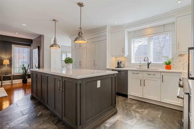 441 Doverwood Dr, House detached with 4 bedrooms, 5 bathrooms and 6 parking in Oakville ON | Image 6