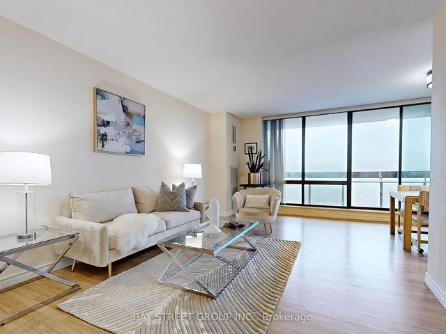 1410 - 177 Linus Rd, Condo with 2 bedrooms, 2 bathrooms and 1 parking in Toronto ON | Image 14