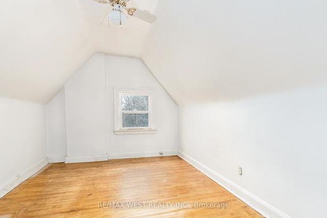 534 Harvie Ave, House detached with 2 bedrooms, 1 bathrooms and 1 parking in Toronto ON | Image 11