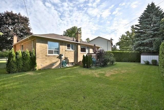 31 Chatfield Dr, House detached with 3 bedrooms, 1 bathrooms and 5 parking in Toronto ON | Image 3