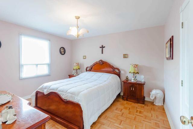 221 Colborne Ave W, House detached with 3 bedrooms, 2 bathrooms and 6 parking in Richmond Hill ON | Image 9