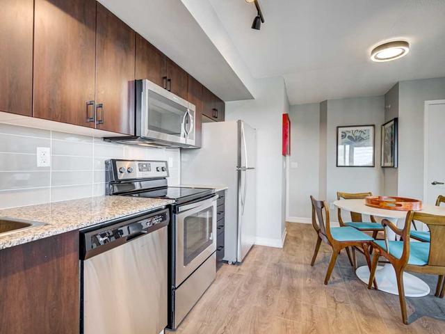 1310 - 1420 Dupont St, Condo with 2 bedrooms, 1 bathrooms and 0 parking in Toronto ON | Image 3