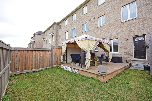 16 Kayak Hts, House attached with 3 bedrooms, 2 bathrooms and 2 parking in Brampton ON | Image 5