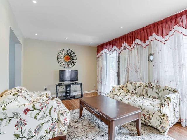 89 Cloverdale Dr, House semidetached with 4 bedrooms, 4 bathrooms and 5 parking in Brampton ON | Image 7