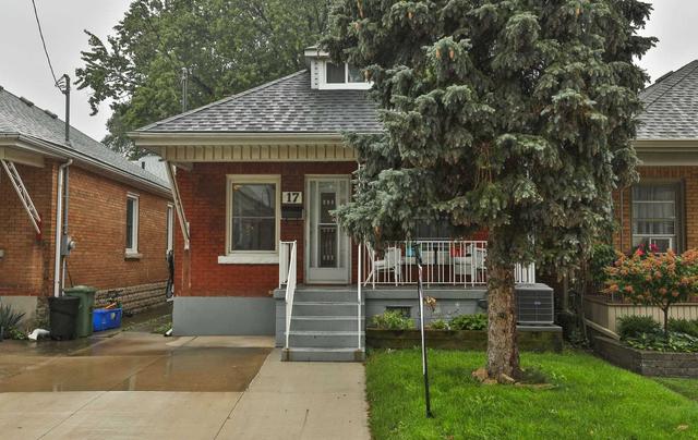 17 Cameron Ave N, House detached with 2 bedrooms, 1 bathrooms and 1 parking in Hamilton ON | Image 12