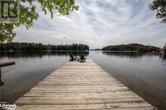 1050 Fair Lee Park Road, House detached with 3 bedrooms, 2 bathrooms and 3 parking in Muskoka Lakes ON | Card Image