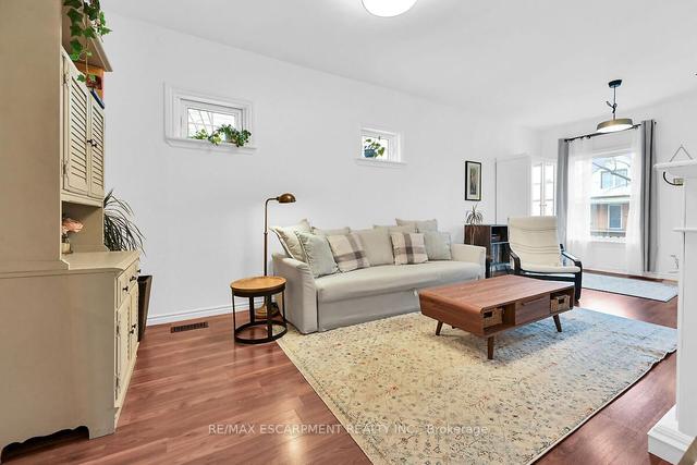 156 Rosslyn Ave N, House detached with 2 bedrooms, 1 bathrooms and 2 parking in Hamilton ON | Image 10