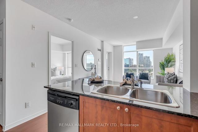815 - 120 Dallimore Circ, Condo with 1 bedrooms, 1 bathrooms and 1 parking in Toronto ON | Image 2