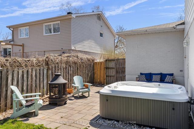 31 Porter Cres W, House detached with 3 bedrooms, 2 bathrooms and 5 parking in Barrie ON | Image 29