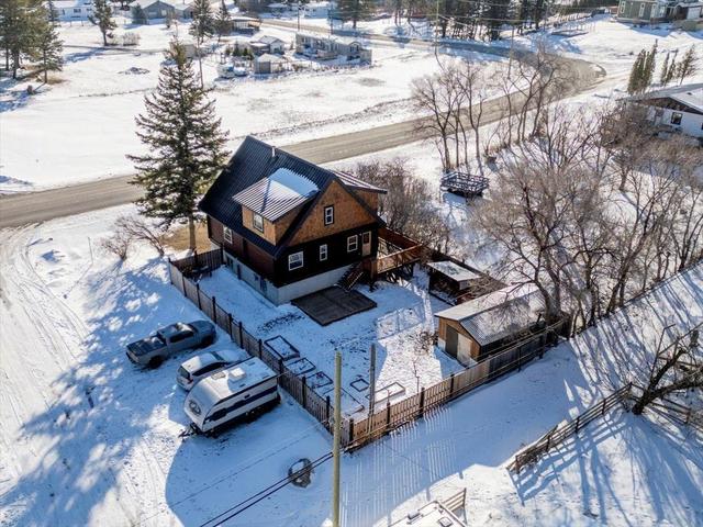 9115 Main Street, House detached with 3 bedrooms, 2 bathrooms and 3 parking in East Kootenay B BC | Image 4