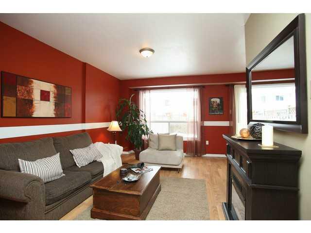 193 Pickett Cres, House attached with 3 bedrooms, 1 bathrooms and null parking in Barrie ON | Image 2
