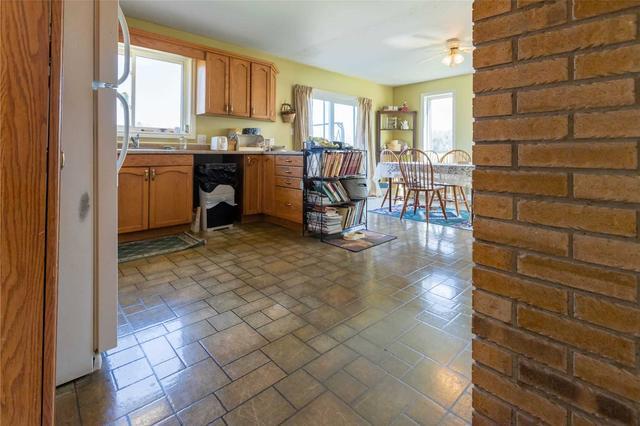 60 Eleventh Concession Rd, Home with 2 bedrooms, 1 bathrooms and 5 parking in Brant ON | Image 4