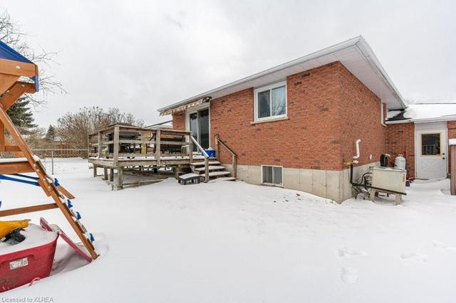 23 Madill Crescent, House detached with 6 bedrooms, 2 bathrooms and null parking in Kawartha Lakes ON | Image 24