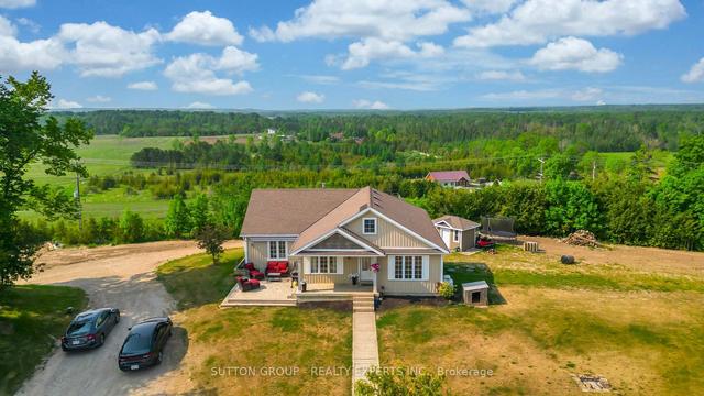 222195 Concession Rd 14 Rd E, House detached with 3 bedrooms, 2 bathrooms and 20 parking in West Grey ON | Image 1
