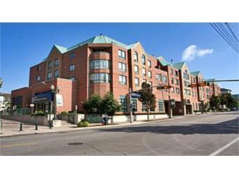 th #4 - 221 Robinson St, Townhouse with 2 bedrooms, 3 bathrooms and null parking in Oakville ON | Image 1