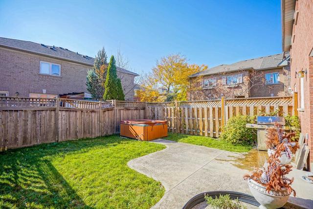 129 Pressed Brick Dr, House semidetached with 3 bedrooms, 3 bathrooms and 3 parking in Brampton ON | Image 25