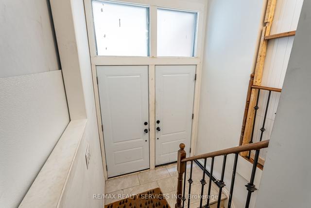 24 Holbeach Rd, House detached with 3 bedrooms, 3 bathrooms and 4 parking in Toronto ON | Image 10