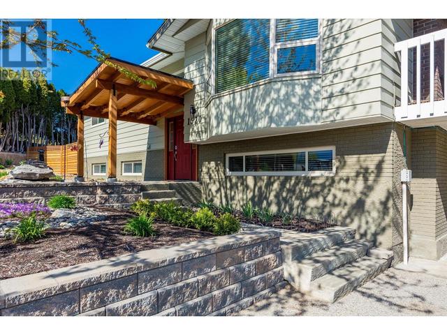1520 Highland Drive N, House detached with 5 bedrooms, 3 bathrooms and 5 parking in Kelowna BC | Image 3