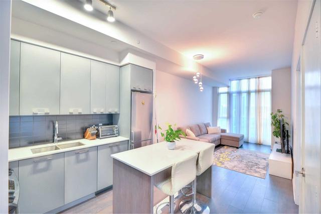 705 - 9471 Yonge St, Condo with 1 bedrooms, 2 bathrooms and 1 parking in Richmond Hill ON | Image 3