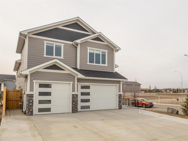 2045 30a Avenue, House detached with 6 bedrooms, 3 bathrooms and 6 parking in Coaldale AB | Image 2