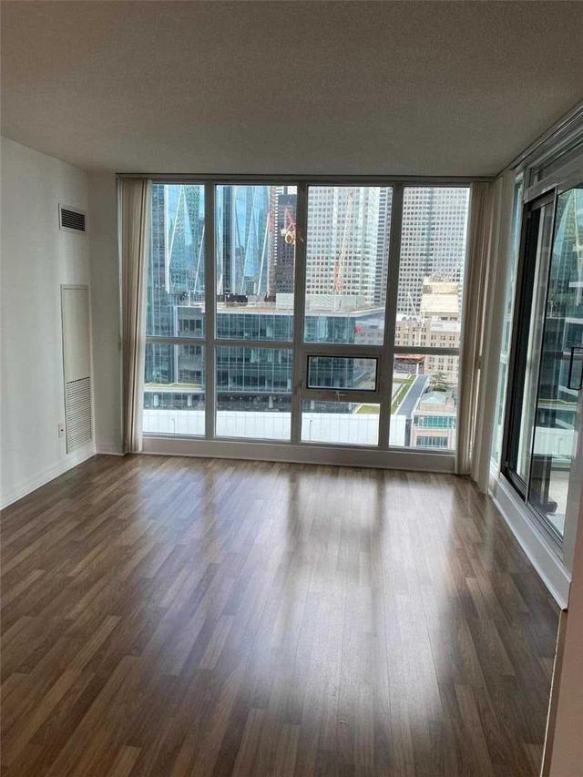 1602 - 12 Yonge St, Condo with 2 bedrooms, 2 bathrooms and 1 parking in Toronto ON | Image 4