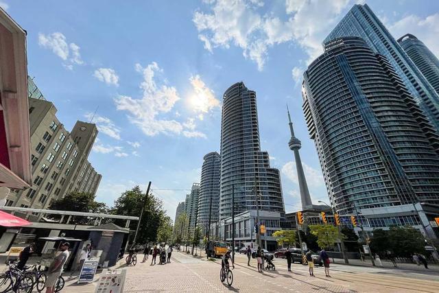 1312 - 77 Harbour Sq, Condo with 2 bedrooms, 2 bathrooms and 1 parking in Toronto ON | Image 19