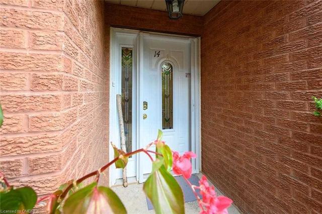 14 - 530 Falgarwood Dr, Townhouse with 3 bedrooms, 2 bathrooms and 2 parking in Oakville ON | Image 1