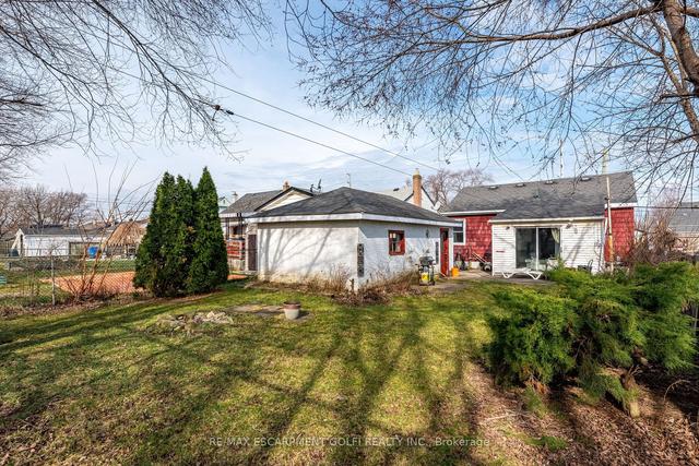 420 Welland Ave, House detached with 2 bedrooms, 1 bathrooms and 4 parking in St. Catharines ON | Image 16