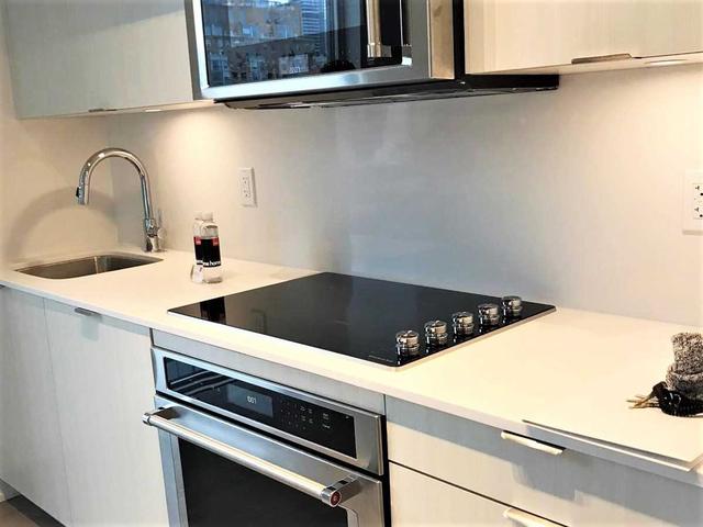 615 - 80 Vanauley St, Condo with 2 bedrooms, 3 bathrooms and 1 parking in Toronto ON | Image 11