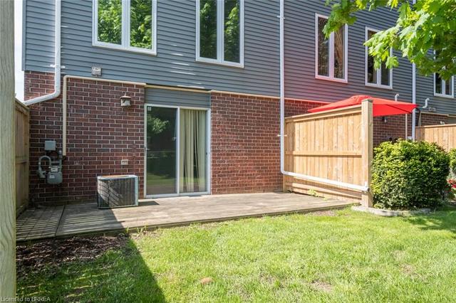 a - 52 Harris Avenue, House attached with 3 bedrooms, 1 bathrooms and 2 parking in Brantford ON | Image 27