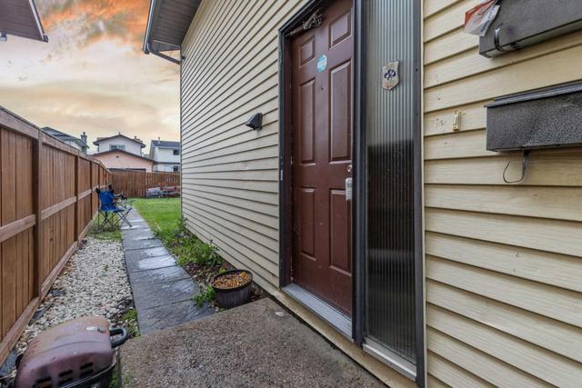 4816 60 Street Ne, Home with 4 bedrooms, 2 bathrooms and 2 parking in Calgary AB | Image 4