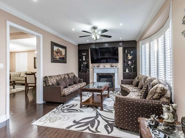 8 Orangeblossom Tr, House detached with 4 bedrooms, 6 bathrooms and 6 parking in Brampton ON | Image 8