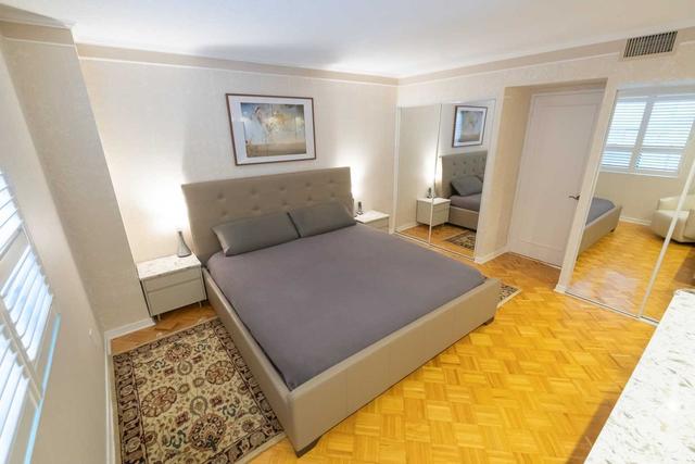 207 - 19 Dundonald St, Condo with 3 bedrooms, 3 bathrooms and 1 parking in Toronto ON | Image 19
