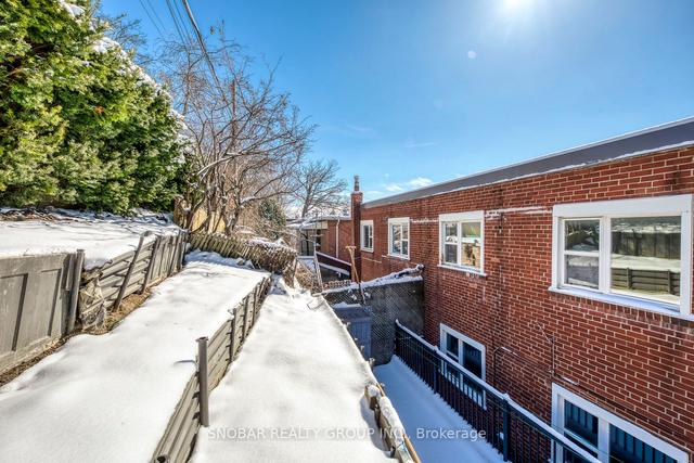 1030 Davenport Rd, House detached with 4 bedrooms, 2 bathrooms and 4 parking in Toronto ON | Image 15