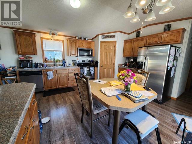 305 5th Avenue, Home with 3 bedrooms, 2 bathrooms and null parking in Caronport SK | Image 12