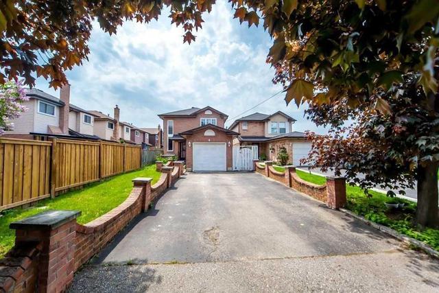 4 Raine Crt, House detached with 3 bedrooms, 3 bathrooms and 4 parking in Brampton ON | Image 1
