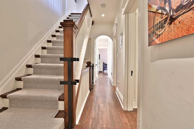111 Bedford Rd, House semidetached with 5 bedrooms, 5 bathrooms and 2 parking in Toronto ON | Image 5