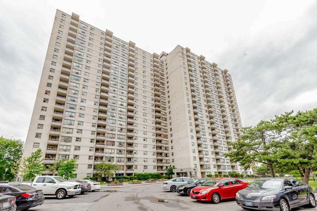 1405 - 390 Dixon Rd, Condo with 3 bedrooms, 1 bathrooms and 1 parking in Toronto ON | Image 1