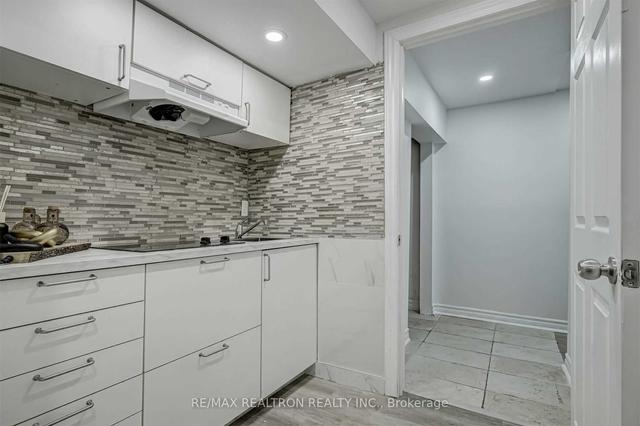 33 Mosque Cres, House detached with 3 bedrooms, 4 bathrooms and 1 parking in Toronto ON | Image 3